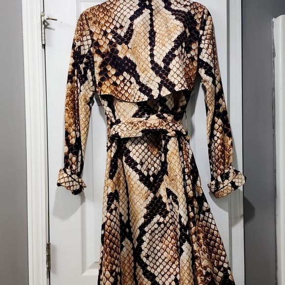 Roberto Cavalli snake print Silk coat with belt - Picture 6 of 11